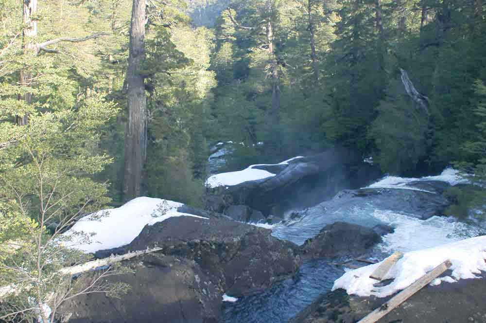 Argentina 095 - parque nacional Nahuel Huapi - catarata de los Cántaros.jpg